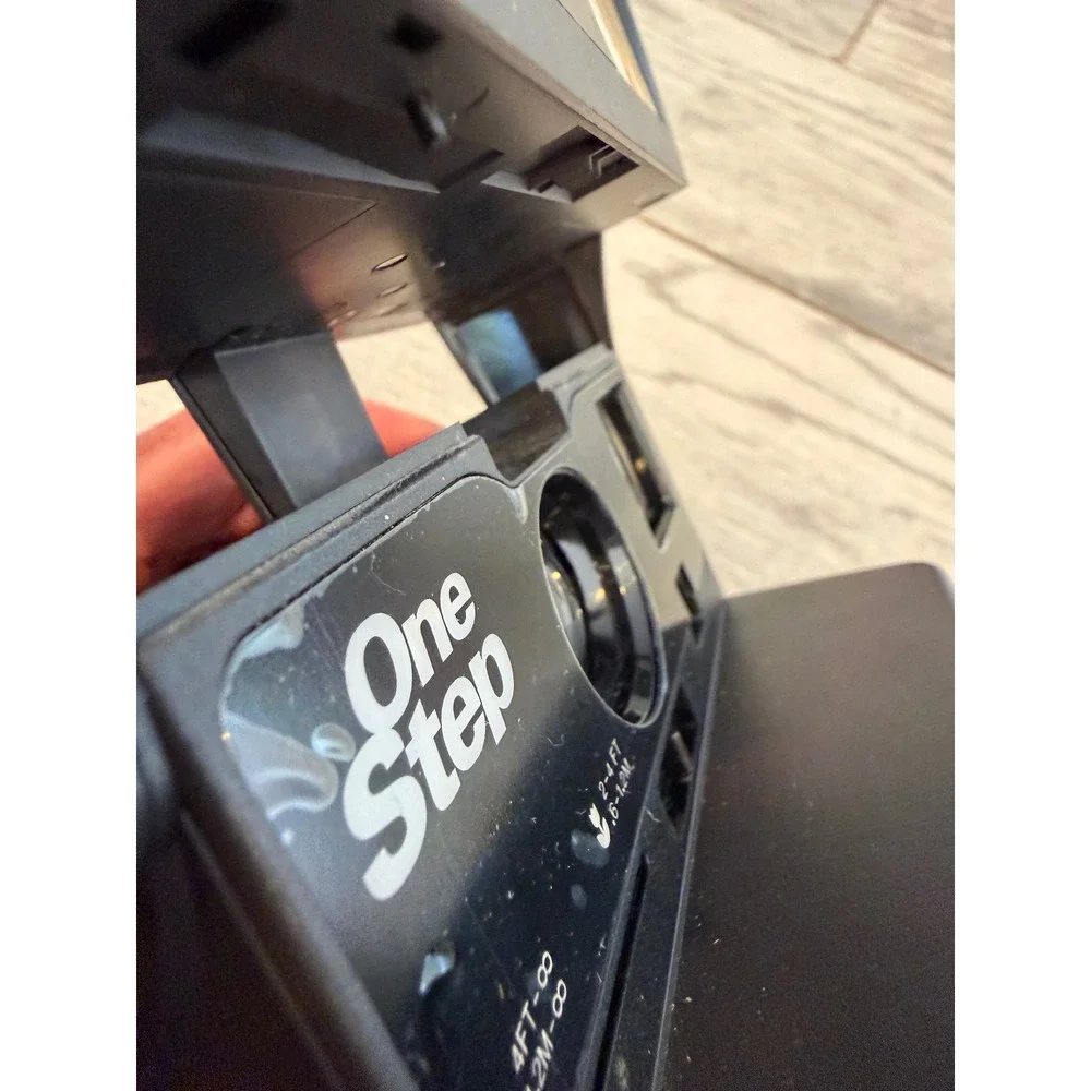 Polaroid OneStep 600 Instant Film Camera Vintage Point and Shoot Photo 90s Y2K